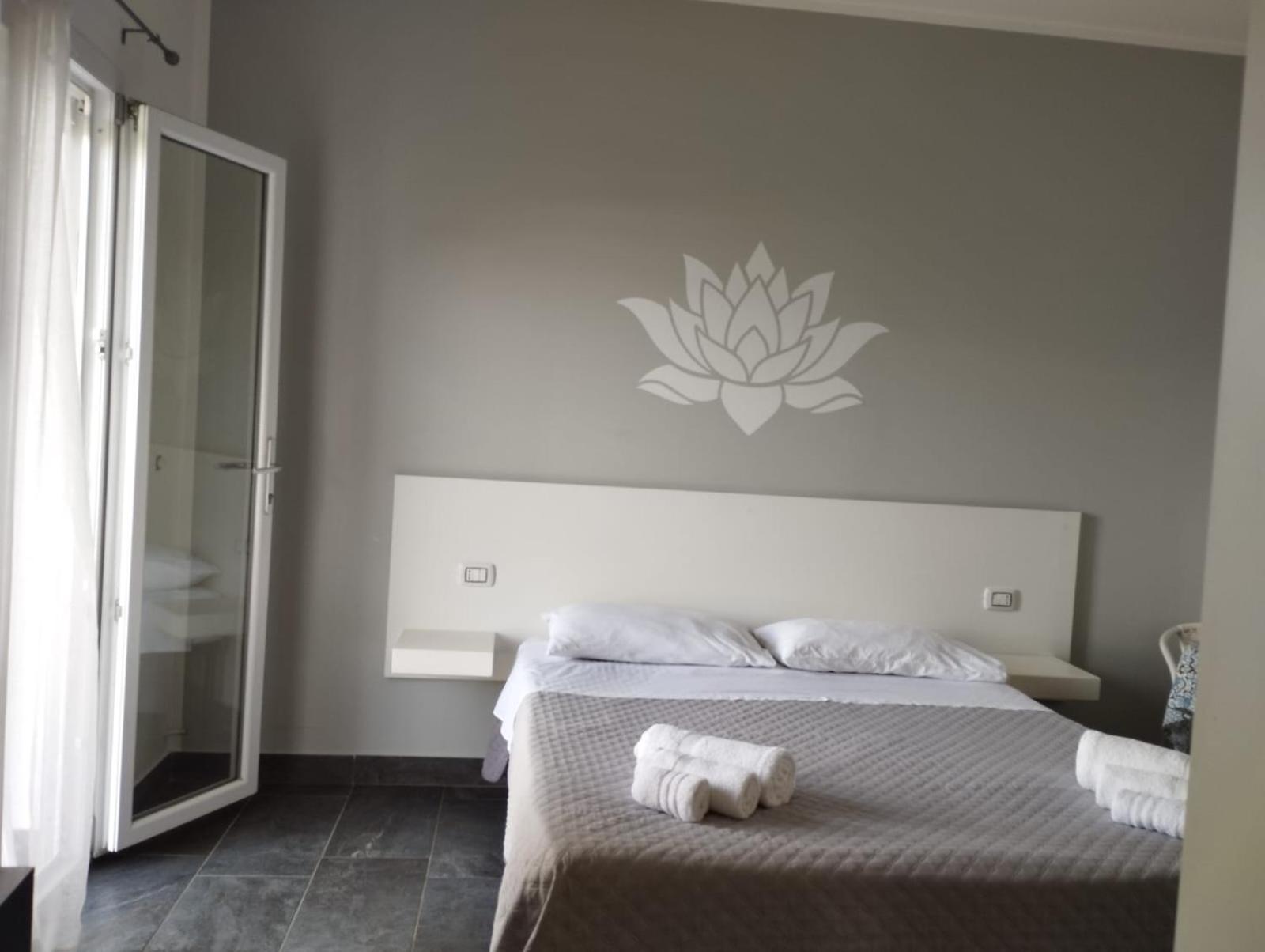 كاريني Fiore Di Loto Rooms المظهر الخارجي الصورة